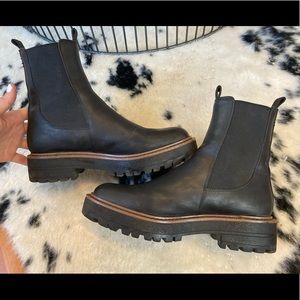 Sam Edelman Laguna Chelsea Boot - waterproof